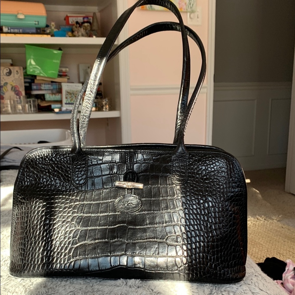 Chic Black Croc-Embossed Handbag